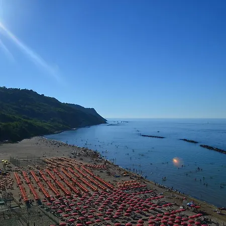 Baia Flaminia ペザロ