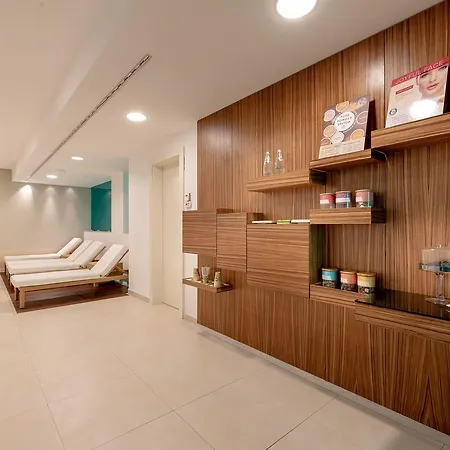 Baia Flaminia ホテル 4*