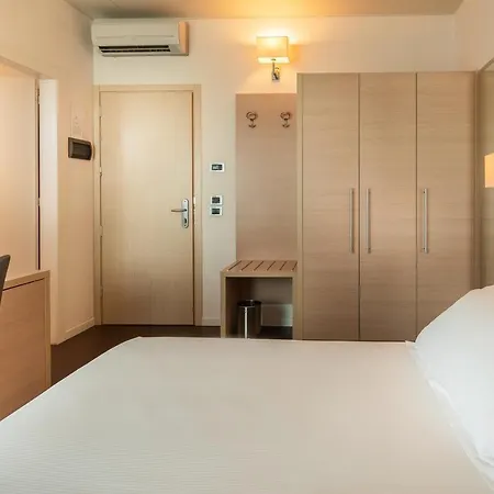 Baia Flaminia ホテル 4*